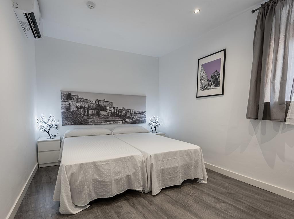 Apartamentos Turisticos Domus Seleqtia Plaza Mayor Caces Dış mekan fotoğraf